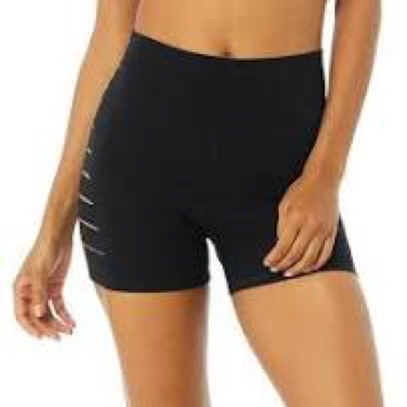 Alo - warrior shorts - Picture 2 of 4